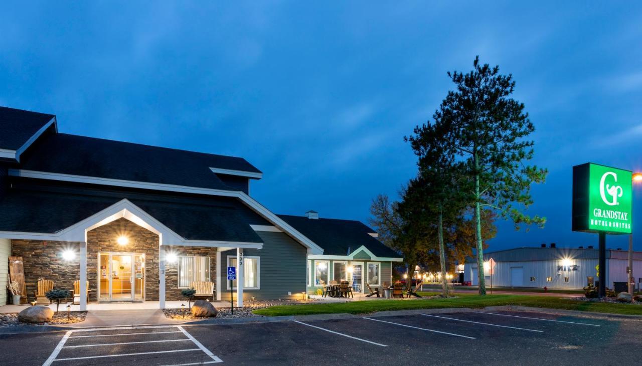 Grandstay Hotel & Suites Cambridge Extérieur photo