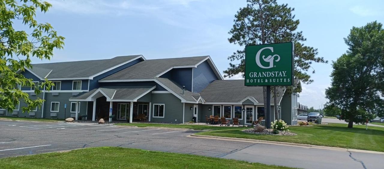 Grandstay Hotel & Suites Cambridge Extérieur photo
