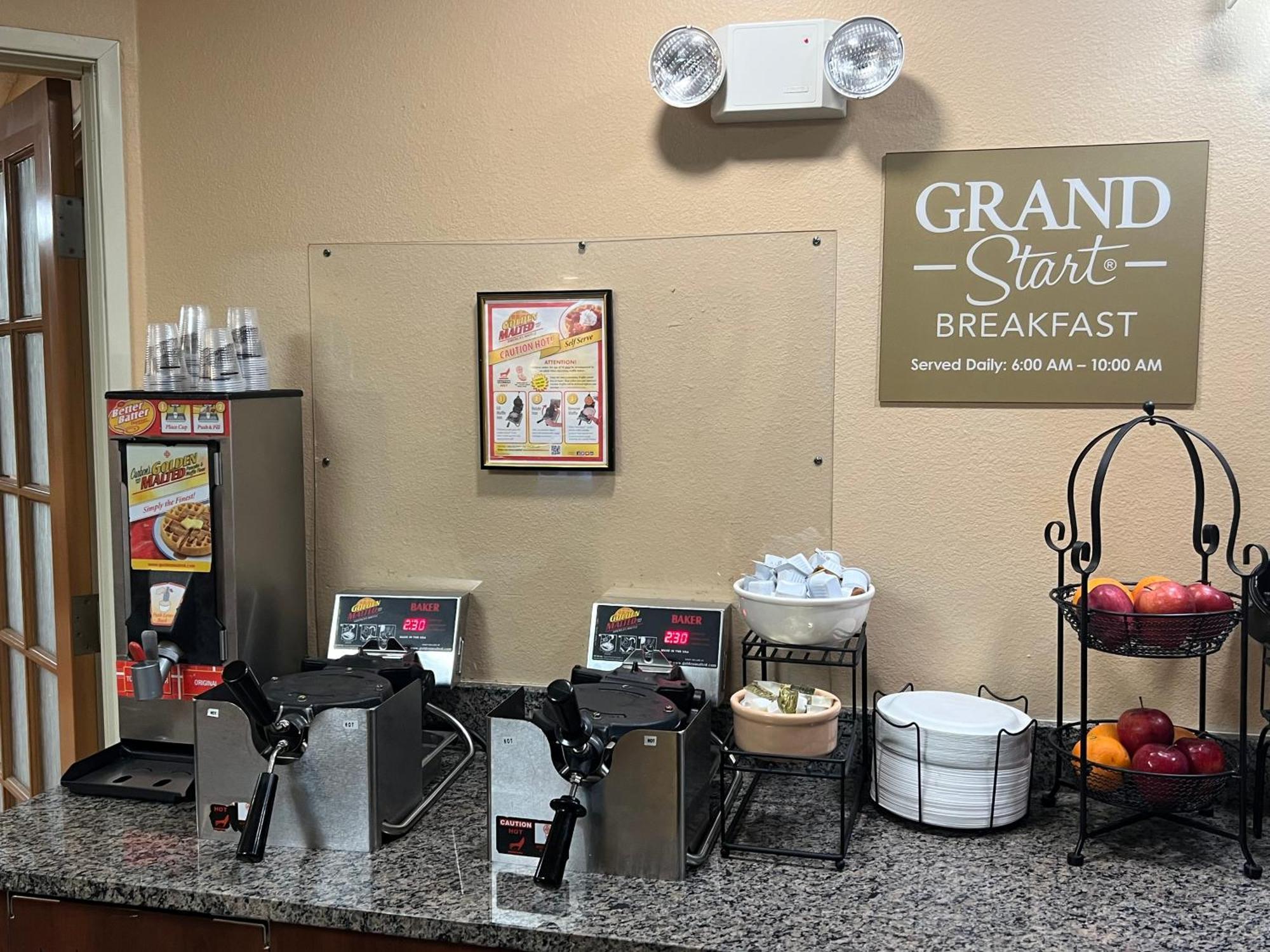 Grandstay Hotel & Suites Cambridge Extérieur photo