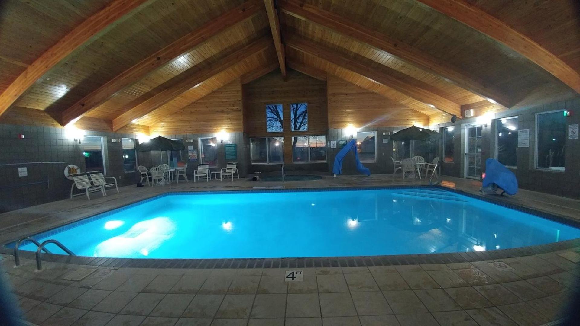 Grandstay Hotel & Suites Cambridge Extérieur photo