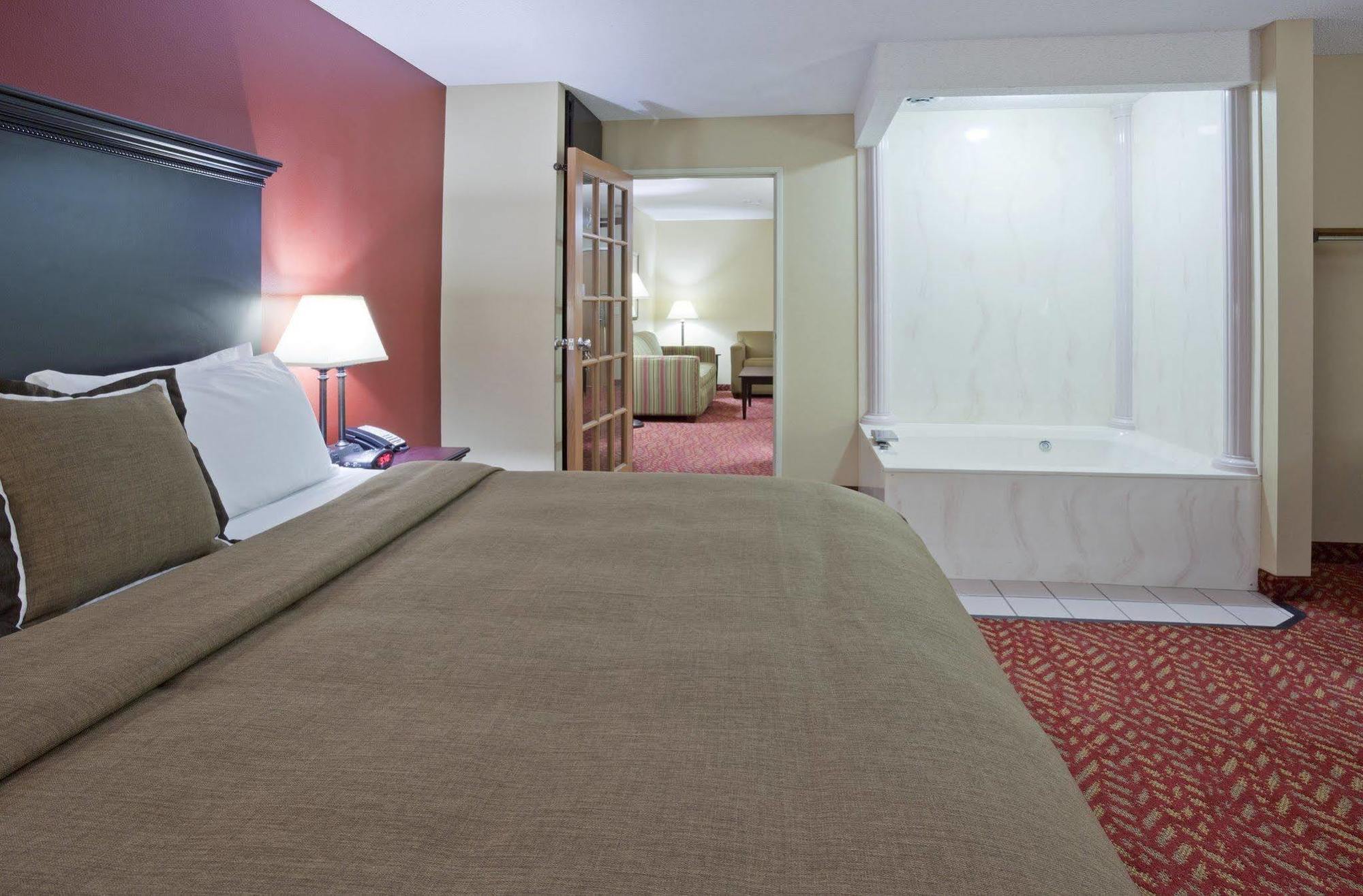 Grandstay Hotel & Suites Cambridge Extérieur photo