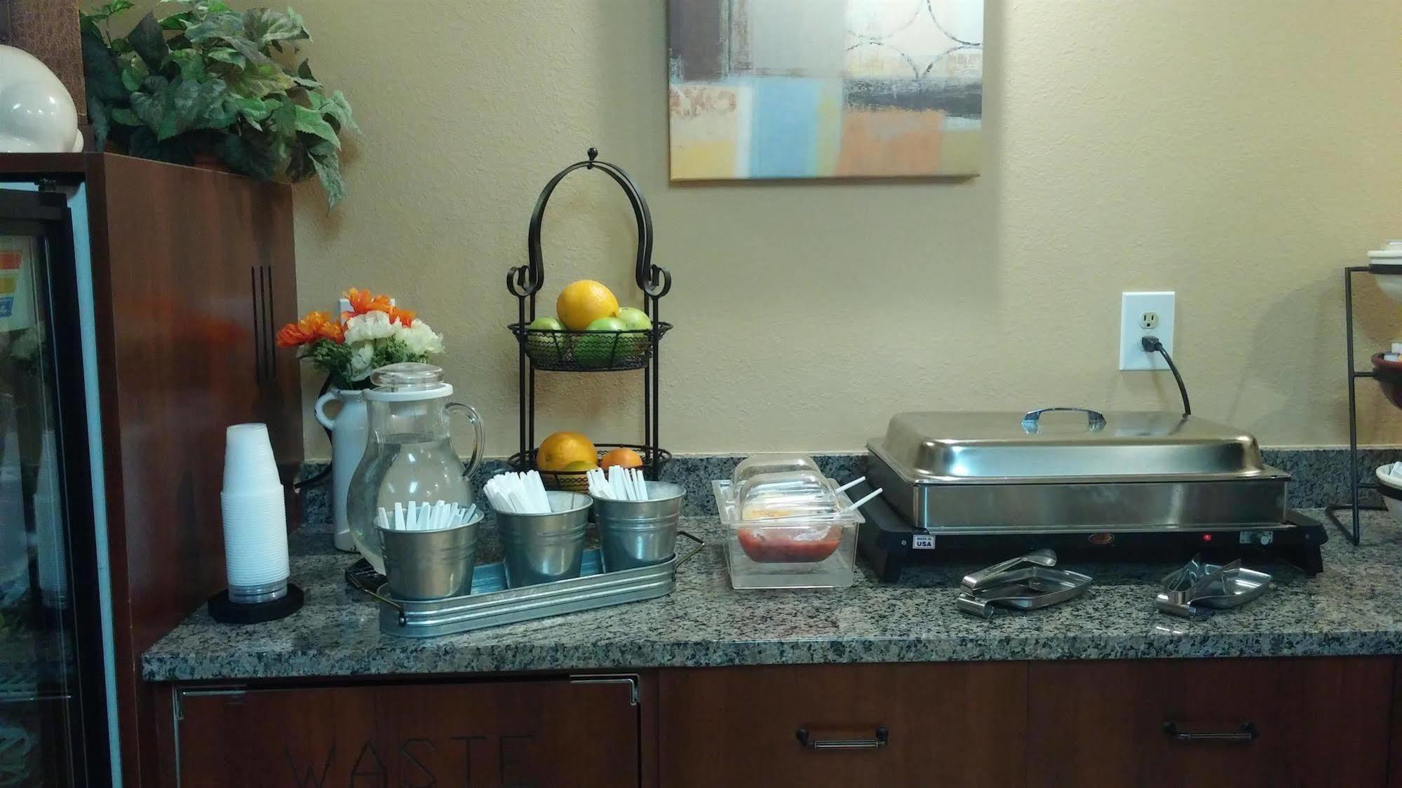 Grandstay Hotel & Suites Cambridge Extérieur photo